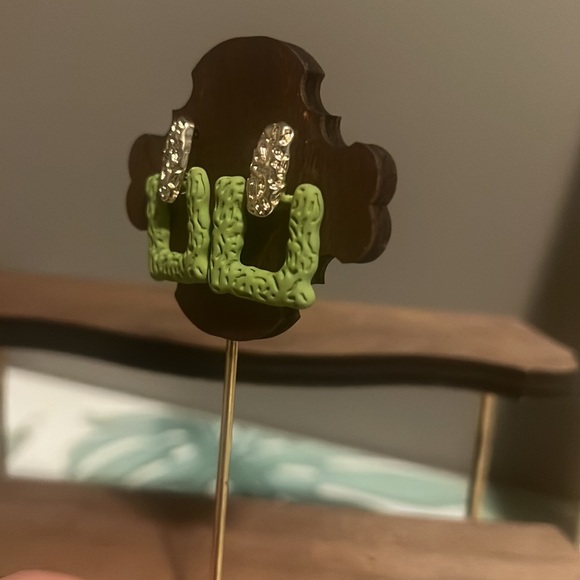 Geometric Fresh Earrings - Picture 3 of 7